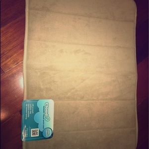 New Cloud 9 bath mat. NWT